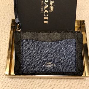 NWT! Coach Wristlet (NO NEGOTIATIONS NWT)